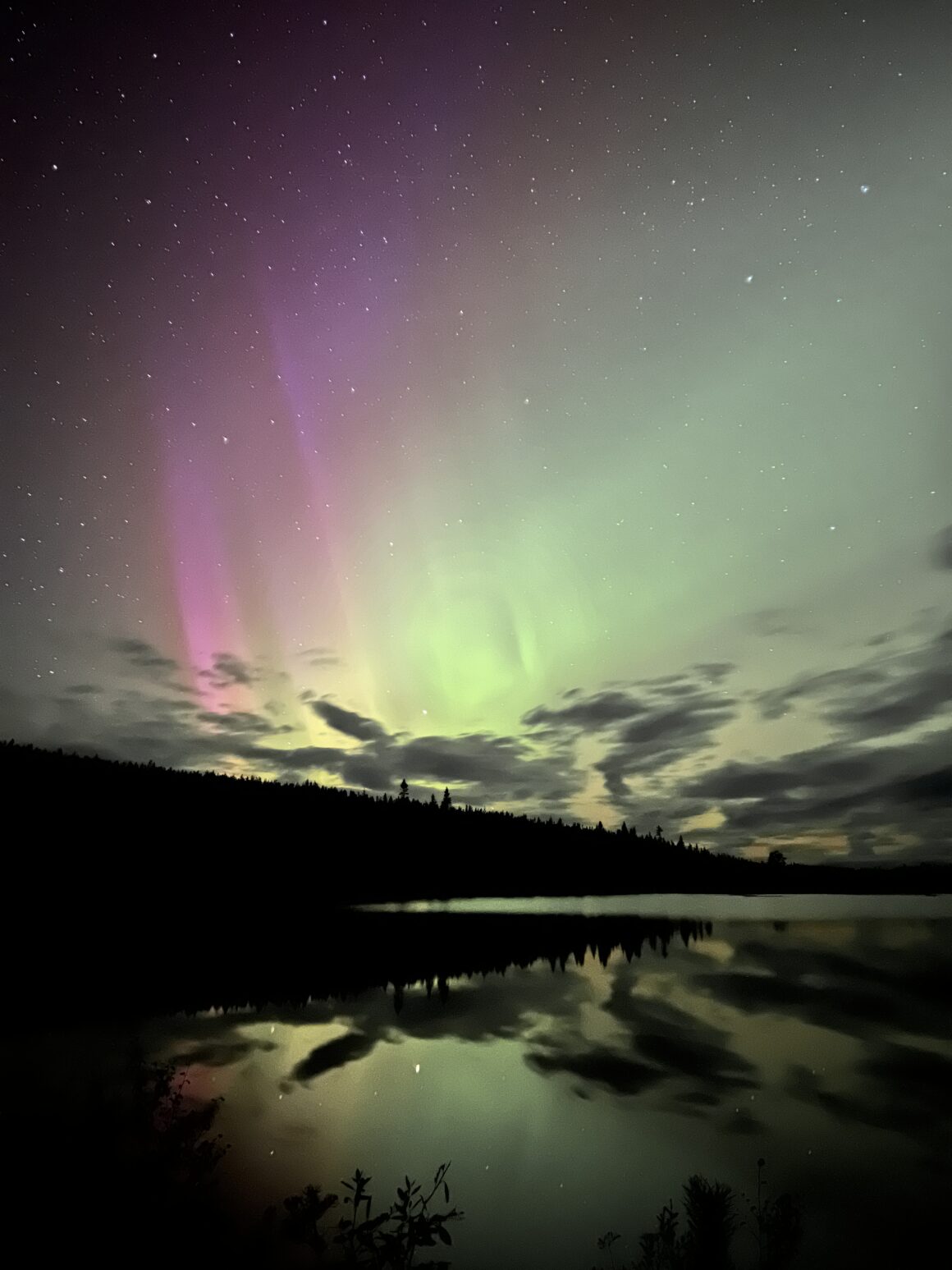 starka färger i norrsken i vemdalen